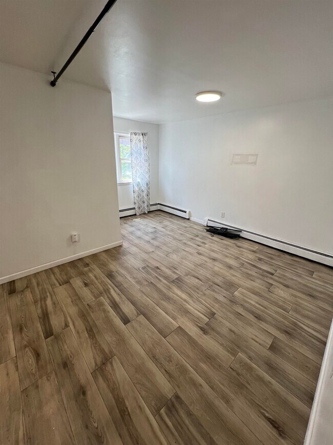 Building Photo - 227 58th St