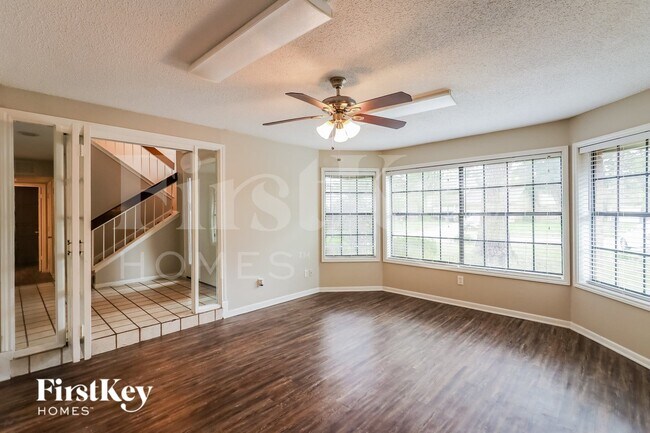 Foto del edificio - 4119 Tasselwood Ln