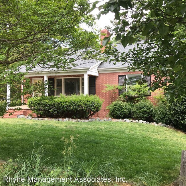 Building Photo - 3 br, 3 bath House - 319 E. Chatham Street