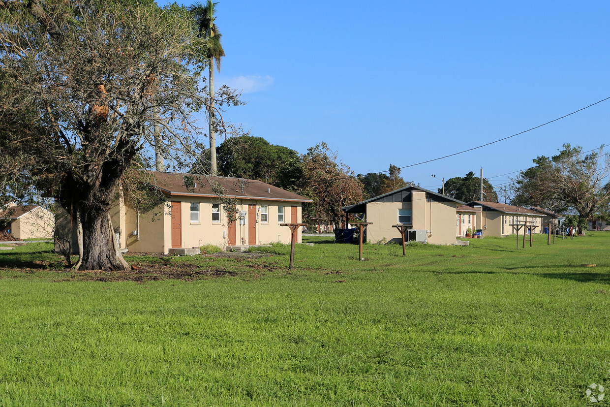 Building Photo - Osceola Center