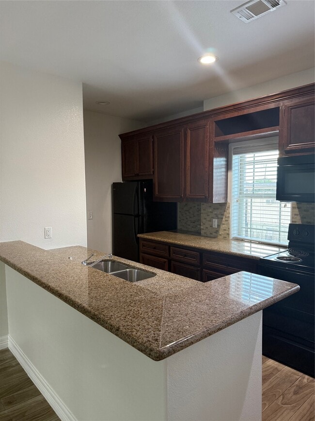 Building Photo - 716 Kolb Rd