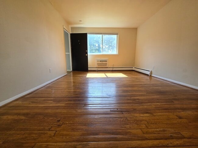 Building Photo - 3212 Ellwood Ave