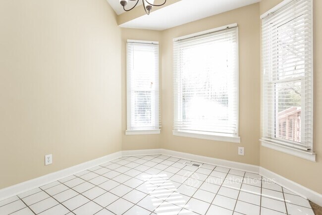 Foto del edificio - 942 Century Oak Dr