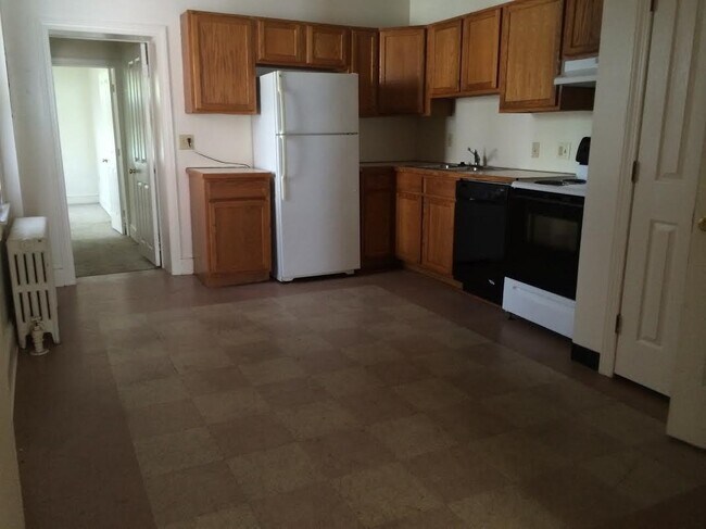 Building Photo - Coming Soon! 2 Bedroom Near Penn Market