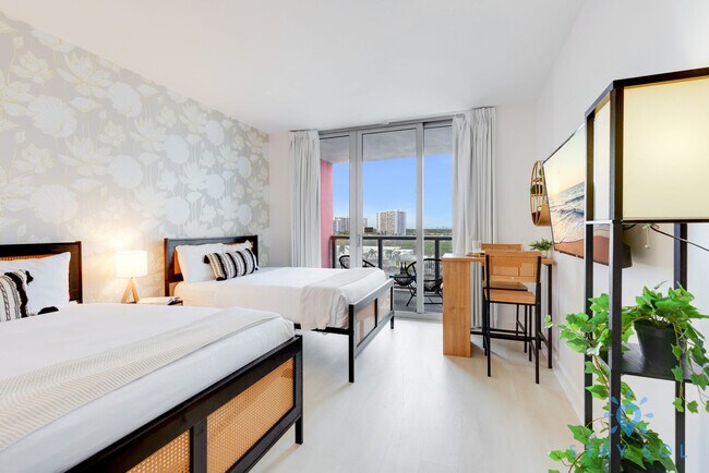 Building Photo - 2602 E Hallandale Beach Blvd