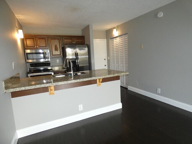 Building Photo - 2701 Riverside Dr