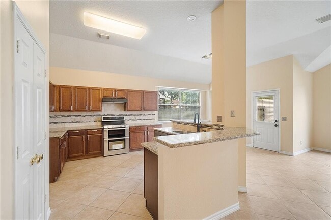 Kitchen - 18423 Cobblestone Dr