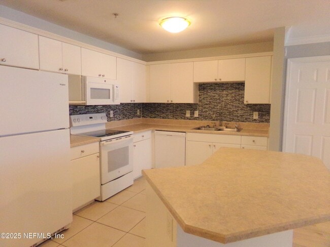 Foto del edificio - 3591 Kernan Blvd S