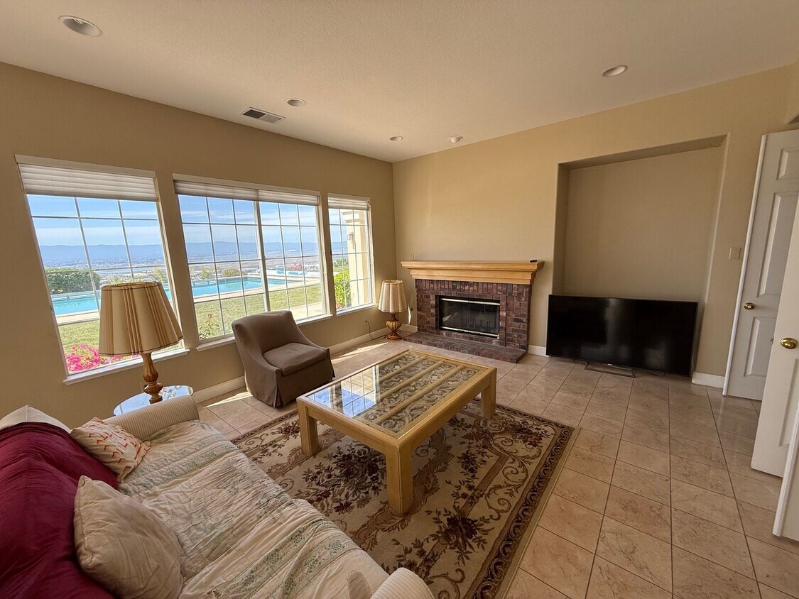 Building Photo - Avalon Heights Fremont 5 bed/4.5 bath, Gated Community, Top Tier Schools Pool, and 180-degree pan...