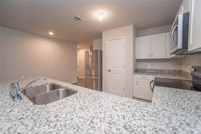 Foto del edificio - 15588 Briar Forest Dr