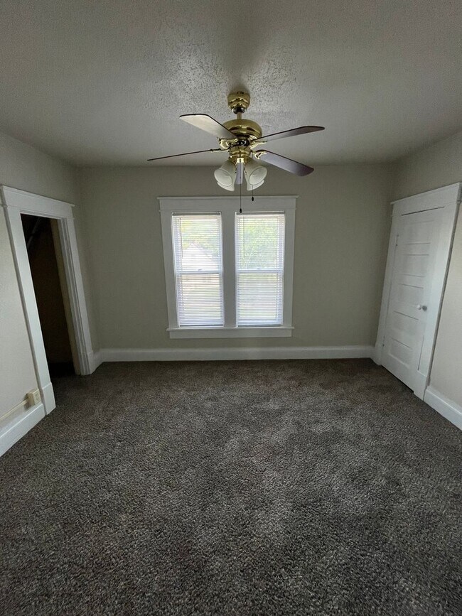 Foto del edificio - 3 Bedroom House $850