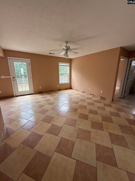 Foto del edificio - 345 Peppercorn Ln