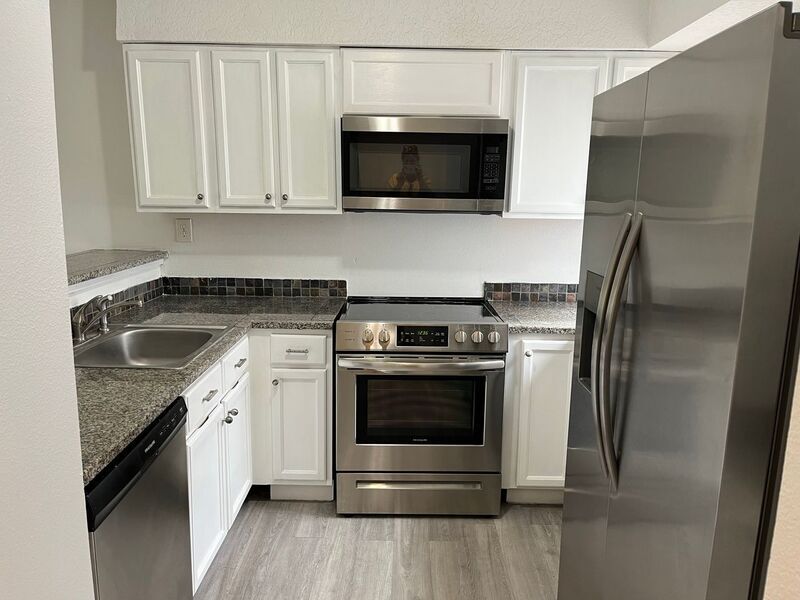 Foto principal - 130 Scottsdale Square