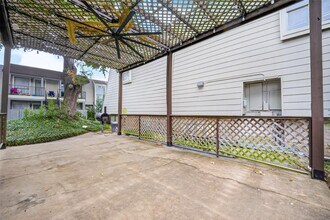 Building Photo - 5929 Queensloch Dr