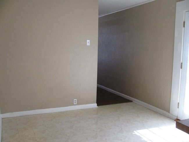 Building Photo - 2704 Avenue V