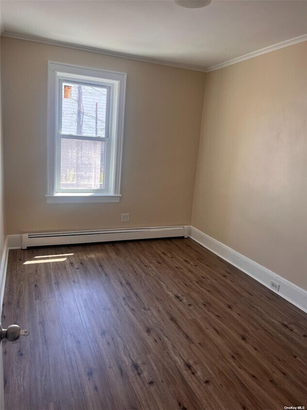 Foto principal - 65-04 Hull Ave