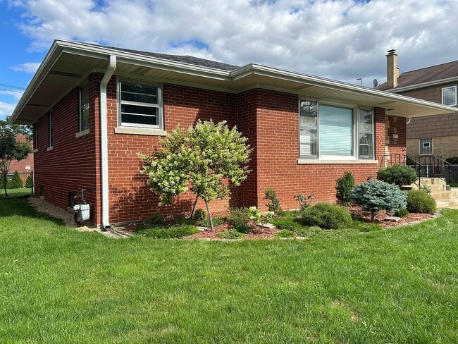 Building Photo - 8837 Oketo Ave