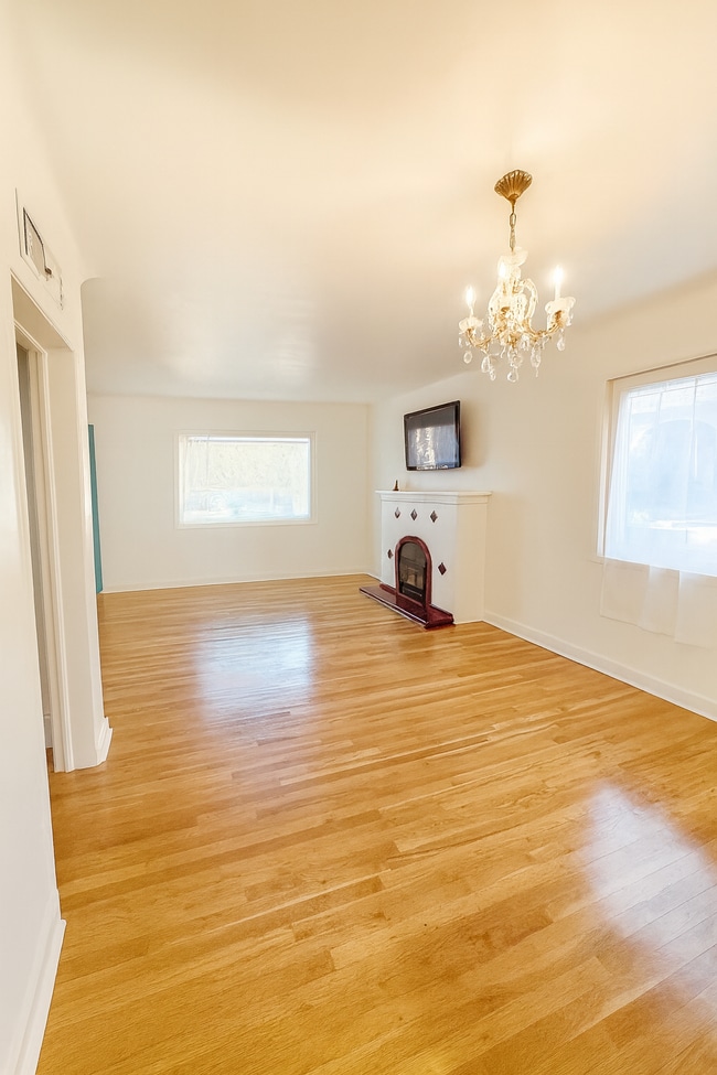 Building Photo - 211 N Campbell St