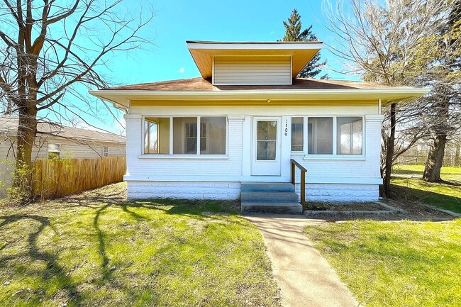 Photo - 1302 Lindley Ave House