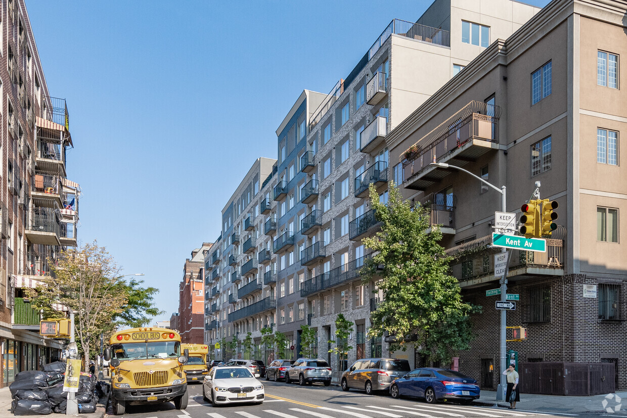 Building Photo - Rose Castle Apartments