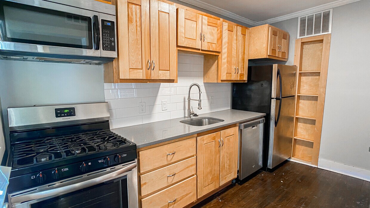Primary Photo - 221 E 46th St