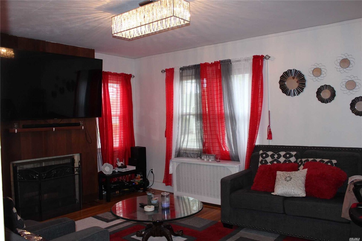 105 Rolling St, Lynbrook, NY 11563 House Rental in Lynbrook, NY