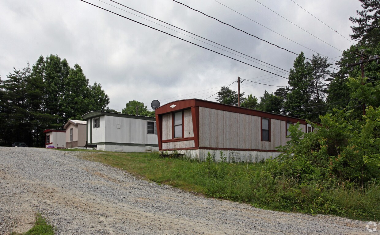 Building Photo - 216-218 Washboard Rd