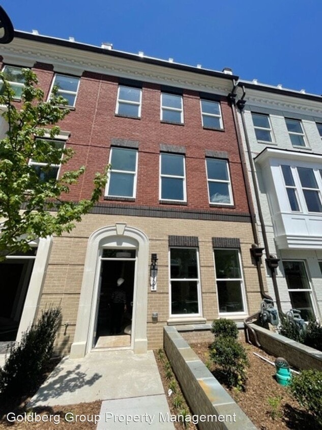 4 br, 4.5 bath House 10324 Grosvenor Place House Rental in