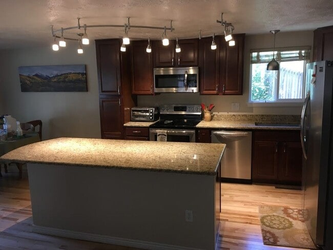 Photo - 905 Pasque Dr House