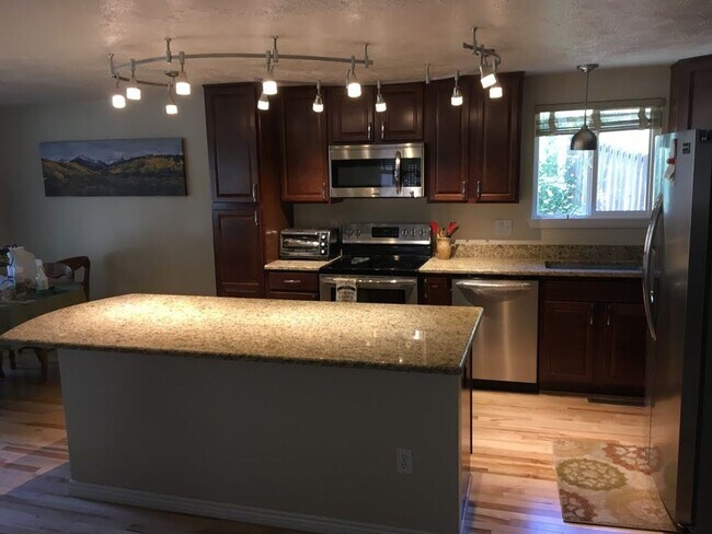 Building Photo - Lovely 3 bed, 2 bath Longmont home - AVAILABLE 11/15