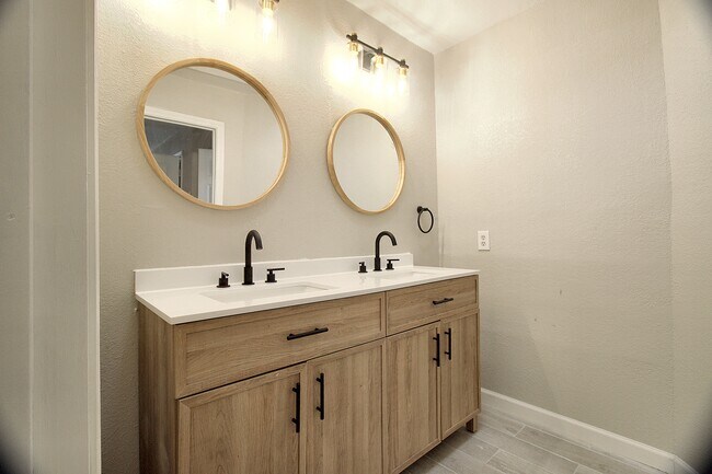 Foto del edificio - 911 Rockwall St