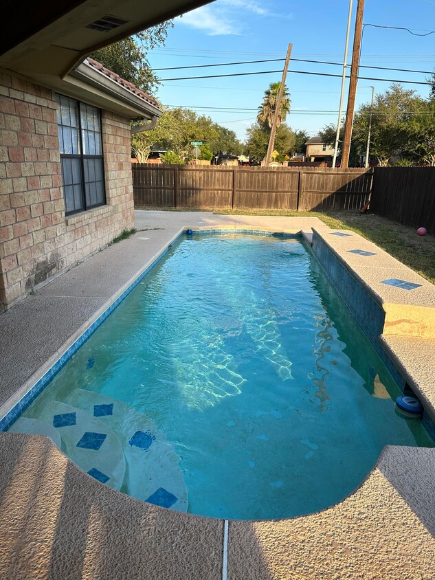 Outdoor Swimming Pool - 2804 E 20th St