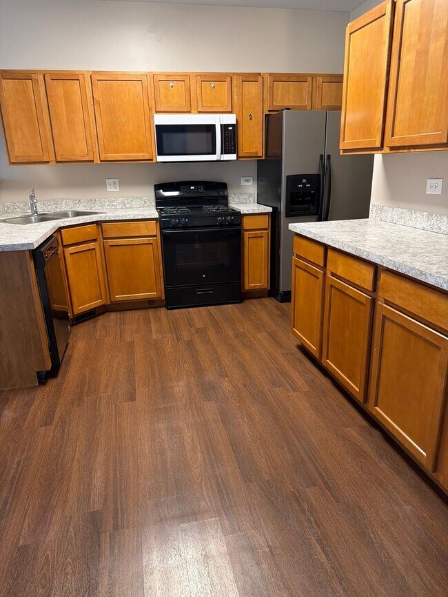 Building Photo - Beautiful 3-Bedroom, 2.5-Bath Townhome