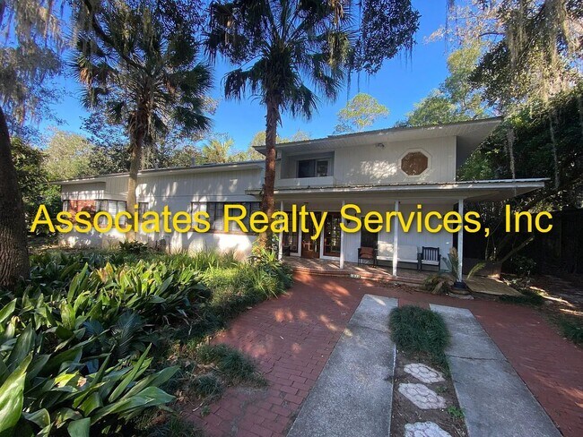Building Photo - Charming 4 Bedroom, 3 Bath Home in Florida...