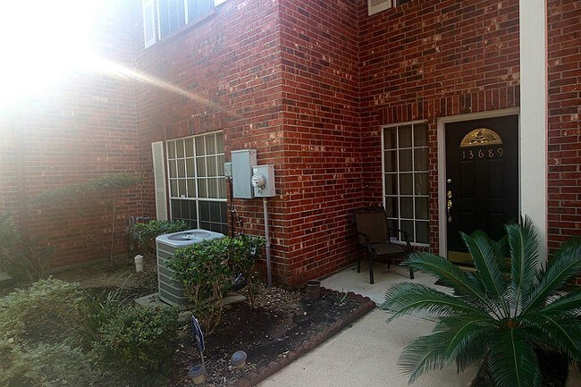 Foto del edificio - 13689 Garden Grove Ct
