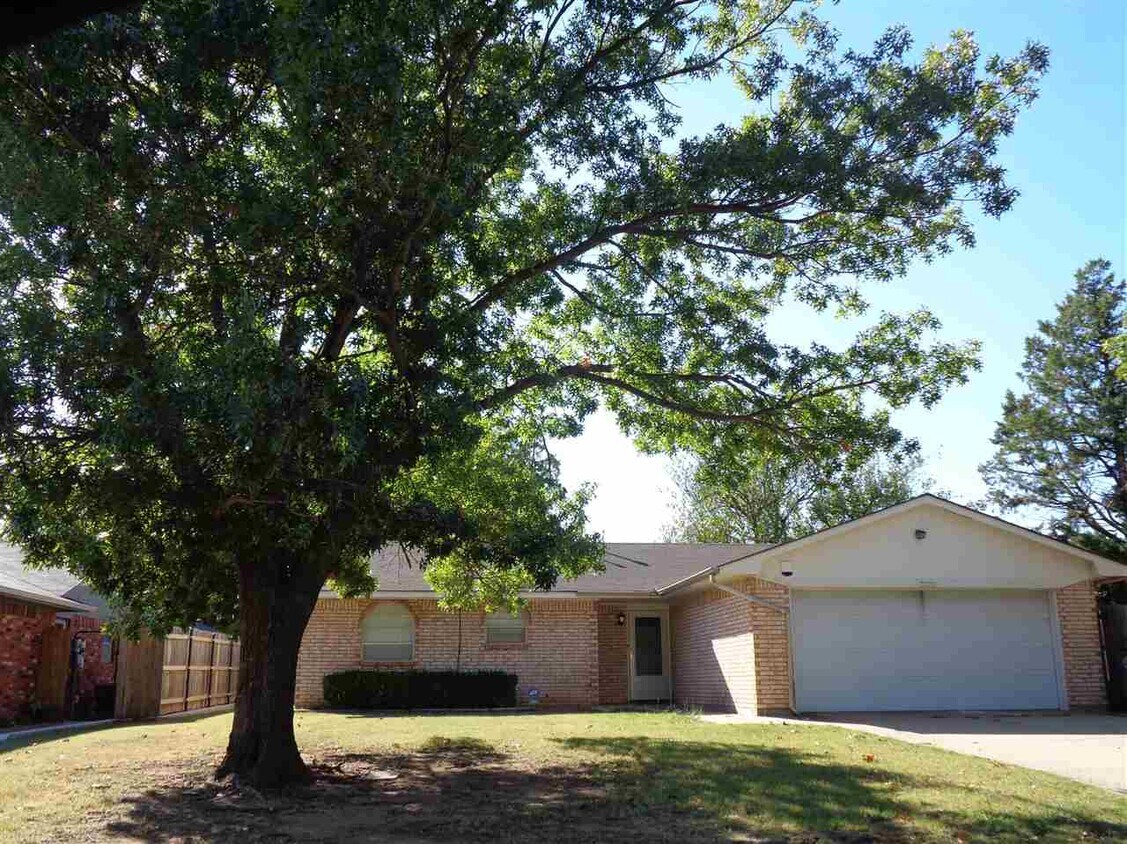 Primary Photo - 2322 NW 75th St