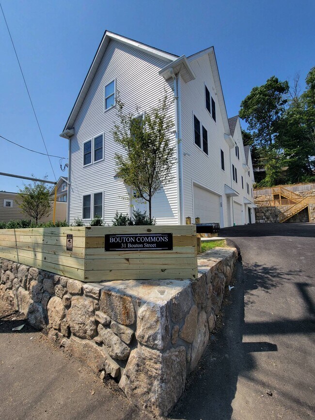 Building Photo - 31 Bouton St