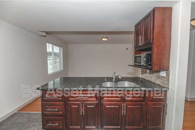 Photo - 1459 MacArthur Blvd Apartment