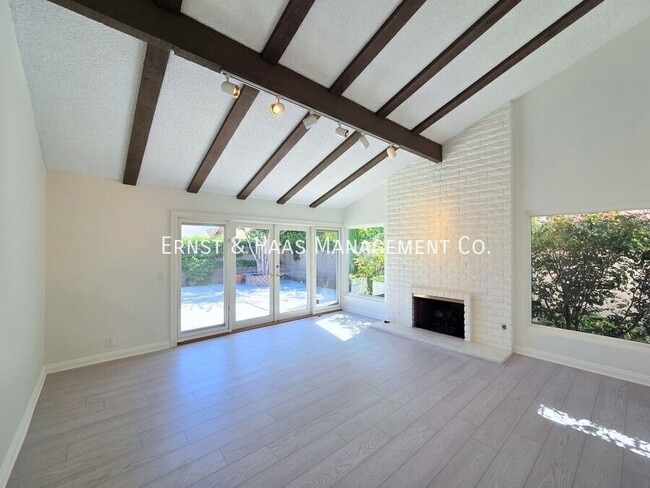 Building Photo - 10835 Slater Ave