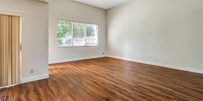 Foto del edificio - 1110 NW 108th Ave