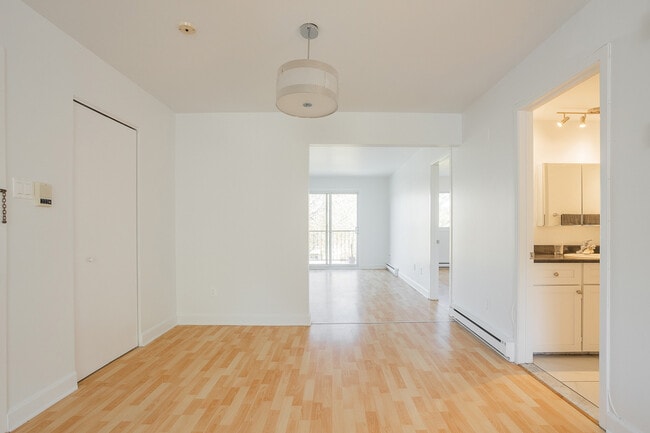 Building Photo - 305 Rue Pineault