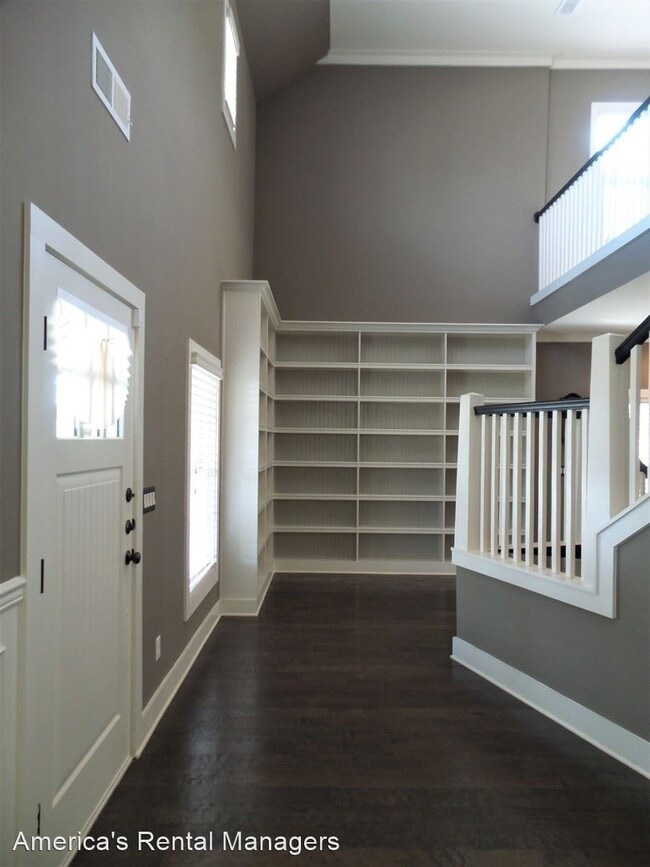 Building Photo - 4 br, 2.5 bath House - 4645 Riverview Drive