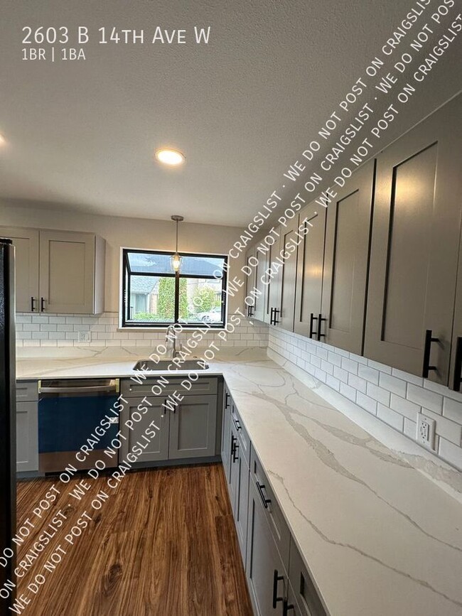 Building Photo - Queen Anne large Renovated 1Bedroom