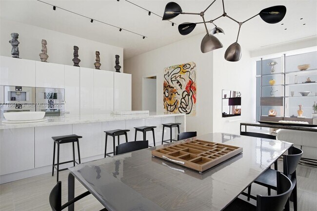 Building Photo - 4701 Meridian Ave