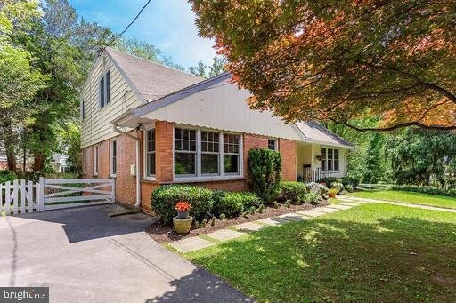 Foto del edificio - 7805 Moorland Ln