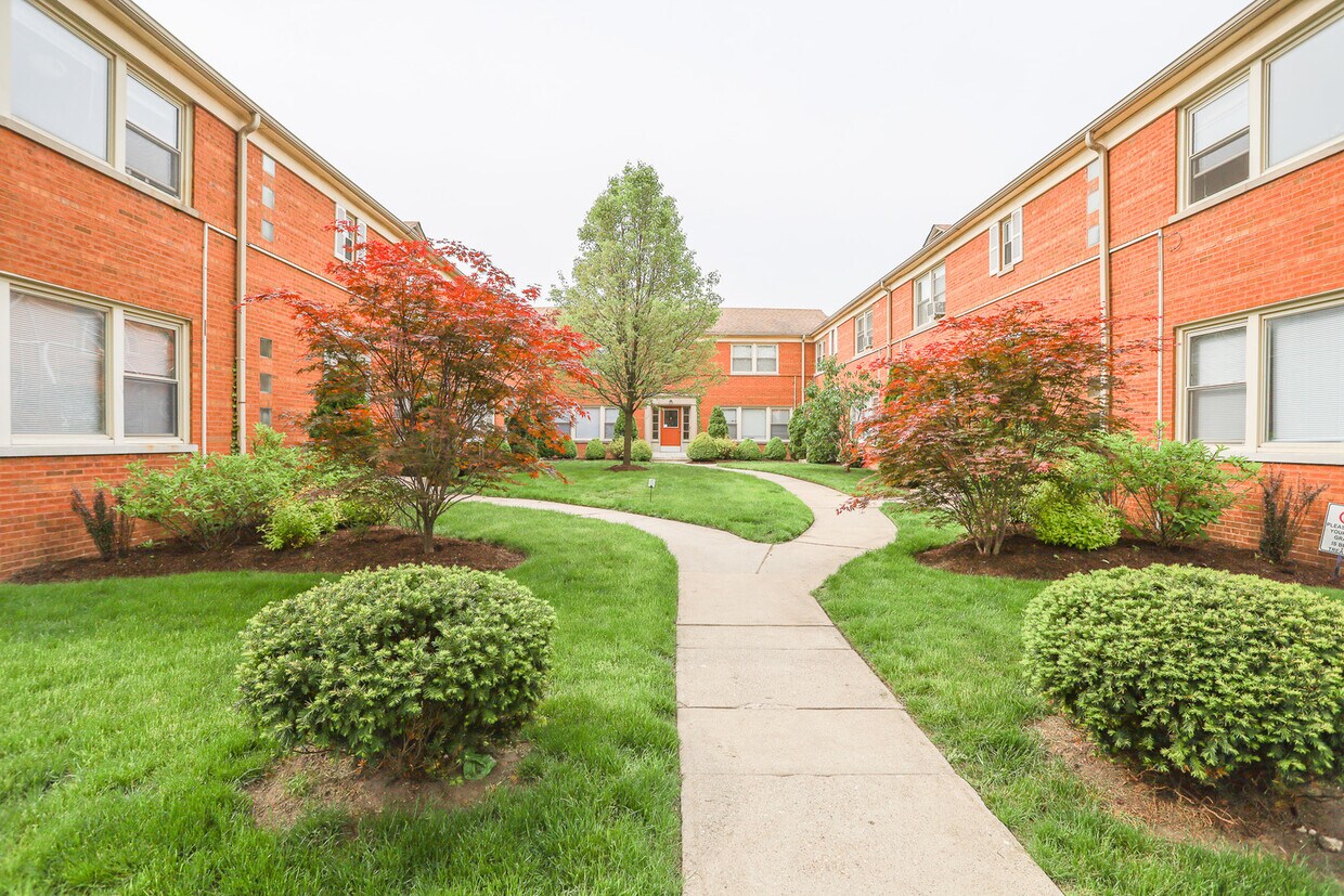 Foto principal - 2103 W Farragut Ave