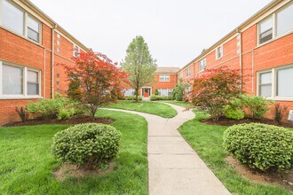 Building Photo - 2103 W Farragut Ave