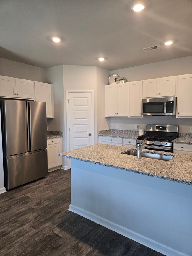 Building Photo - 175 Saltgrass Way