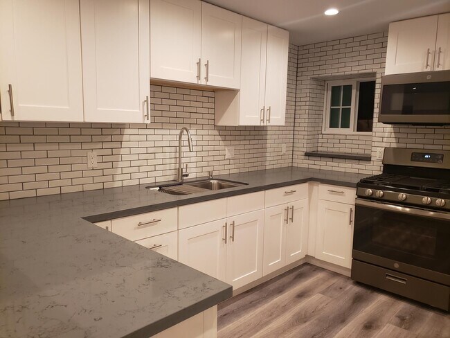 Foto del edificio - 202 Bentley Cir