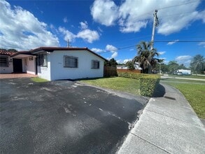 Building Photo - 3960 SW 68th Ave